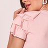 t shirt rosa claro com decote de babados 2