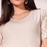 t shirt bege mangas com aplicacoes 2
