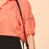 camisa coral com guipir 1
