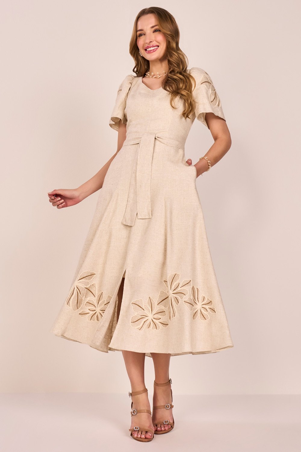 Vestido Bege Linho Bordados Em Cordonê Godê Midi Fascinius