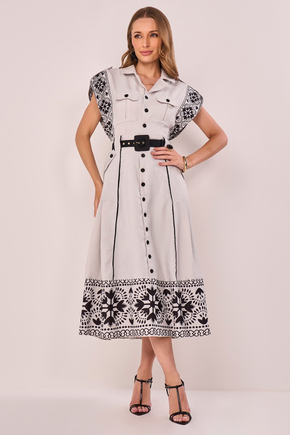 Vestido Chemise Vestido Floral Com Cinto Vestido Chemise Cinza Crepe  Maquinetado Estampa Floral Godê Midi