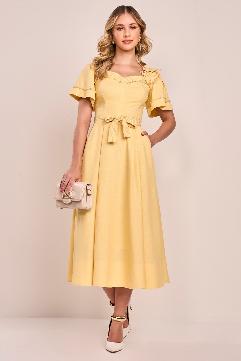 Vestido Amarelo Linho E Viscose Bordados Em Pérolas E Flores Midi