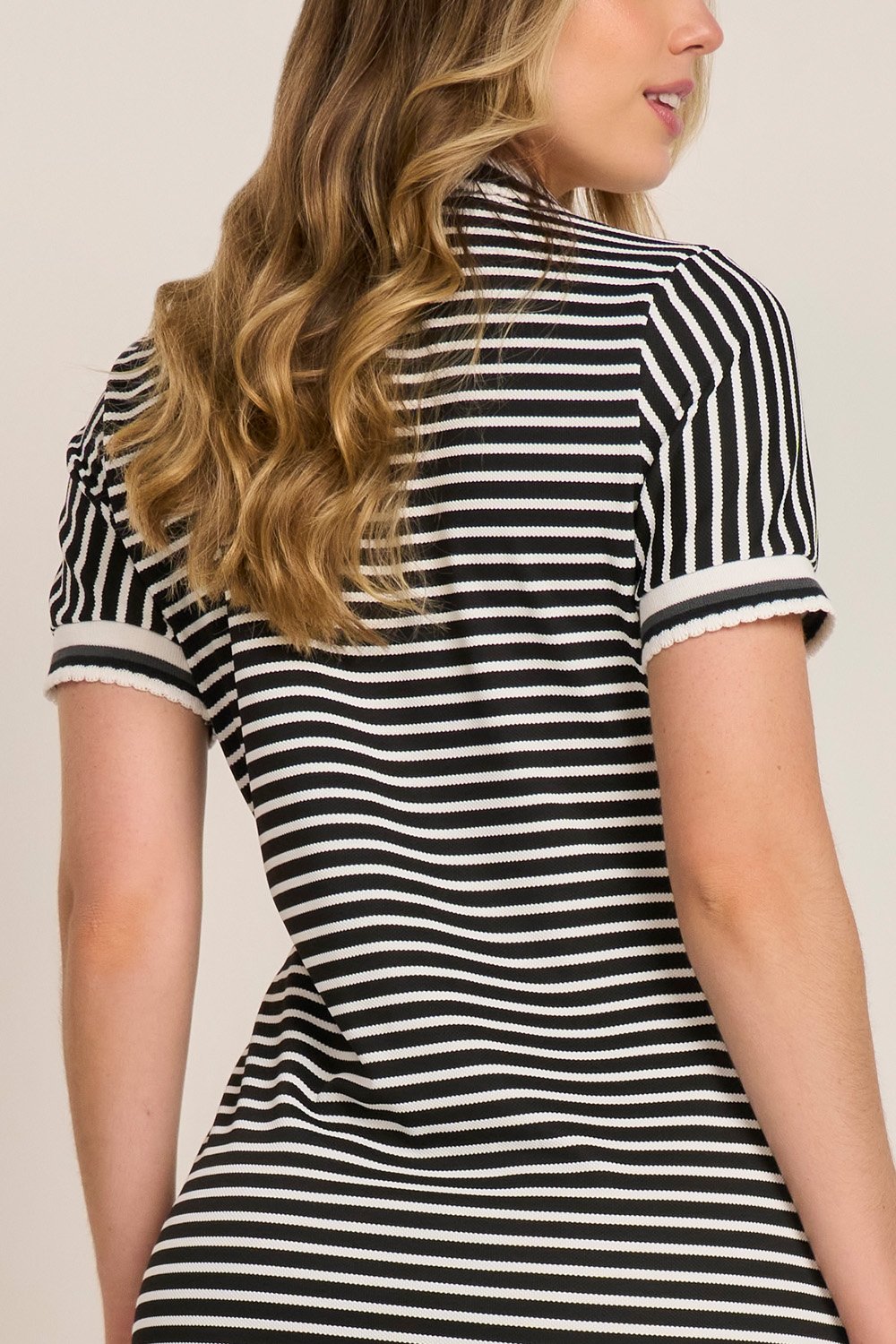 Vestido Preto Em Listras Gola Polo Ribanas Curto Fascinius