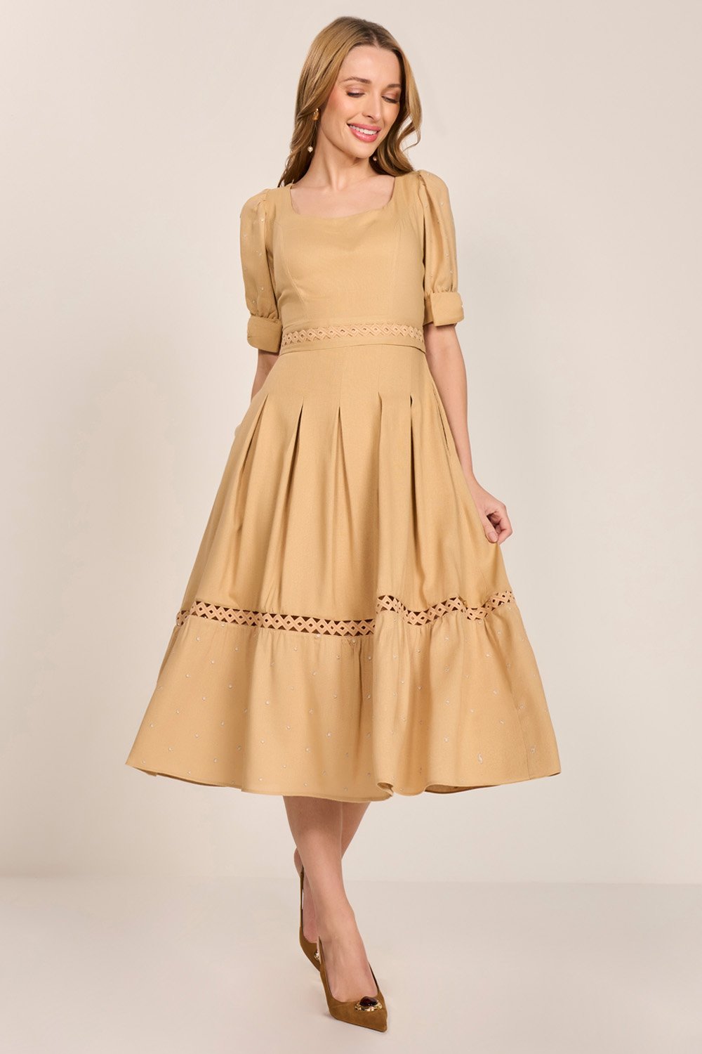 Vestido Bege Bordado Poá Manga Bufante Godê Midi Fascinius