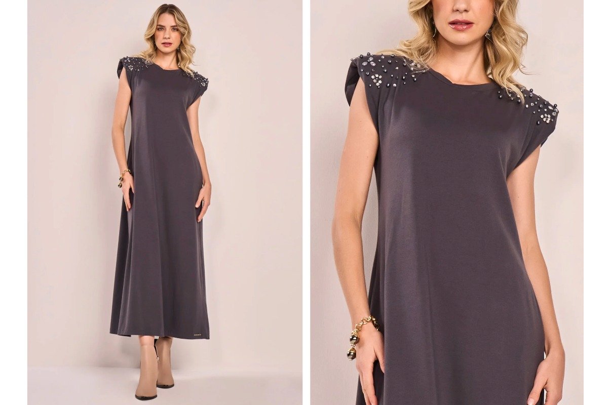 mulher usando vestido na cor cinza com ombreiras com detalhes