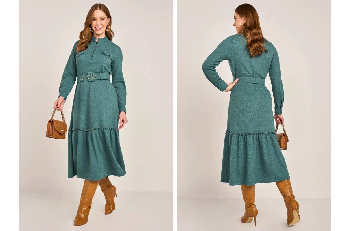 mulher usando vestido azul esverdeado