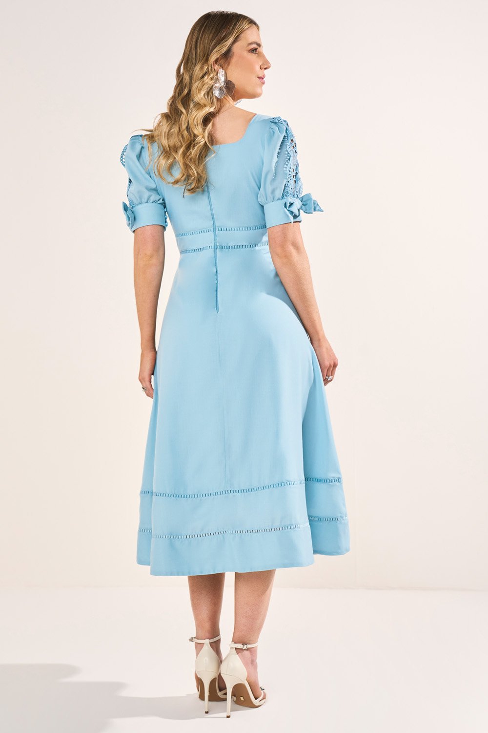 Vestido Azul Delavê Detalhes Em Guipir E Laço Evasê Midi Fascinius