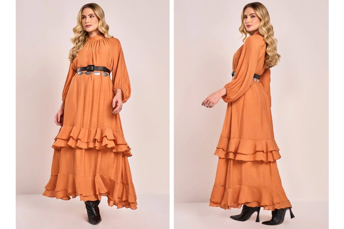 mulher com vestido longo laranja com cinto preto