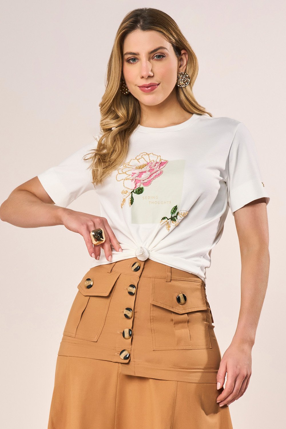 T-Shirt Off-White Bordado Floral Em Missangas Fascinius