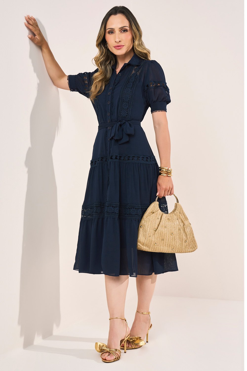 Vestido Chemise Azul Marinho Mangas Princesa Com Guipir Evasê Midi