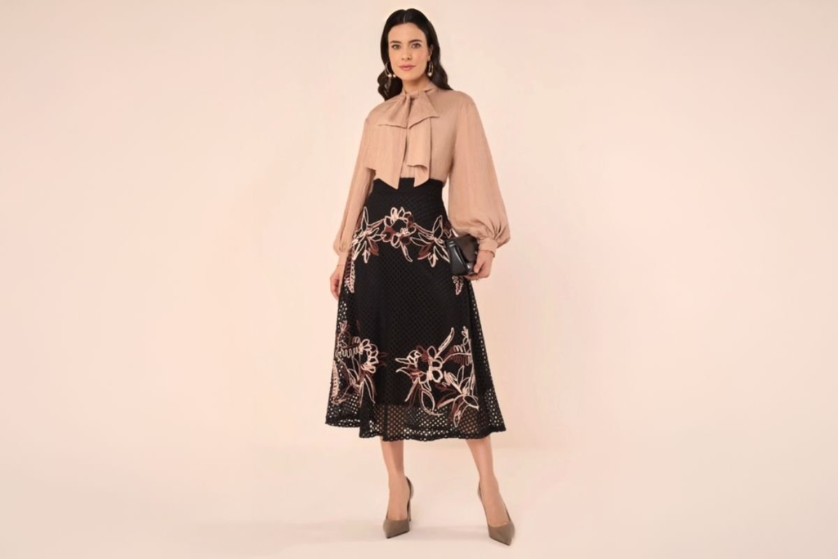 modelo com conjunto elegante