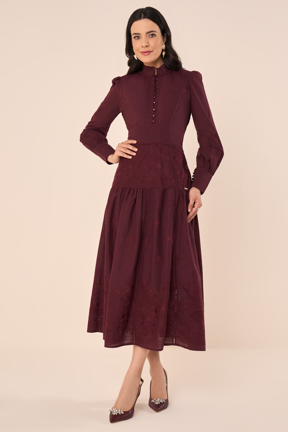 Vestido Midi Evasê Bordado com Guipir Vinho - Fascinius