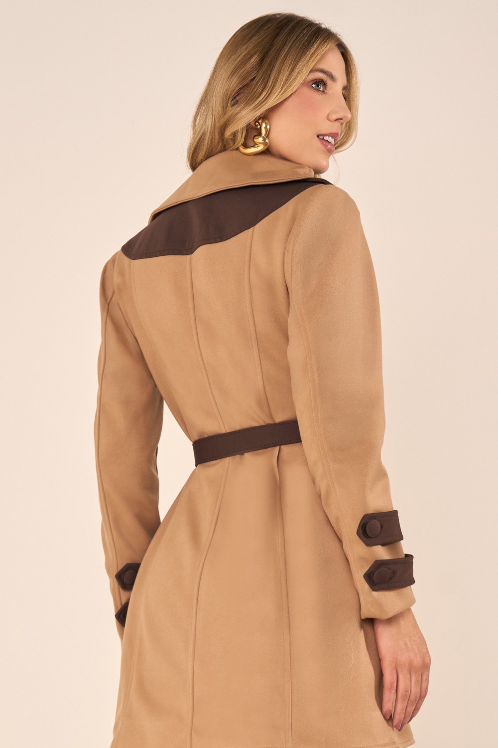 Trench Coat Caramelo com Lapela Ampla - Fascinius