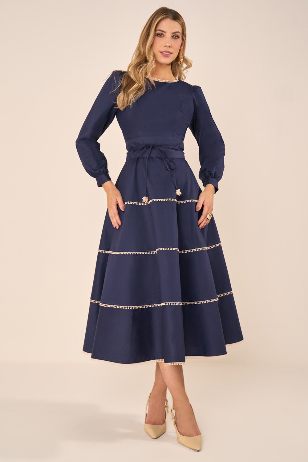 Vestido Midi Com Detalhes em Guipir Azul Marinho - Fascinius