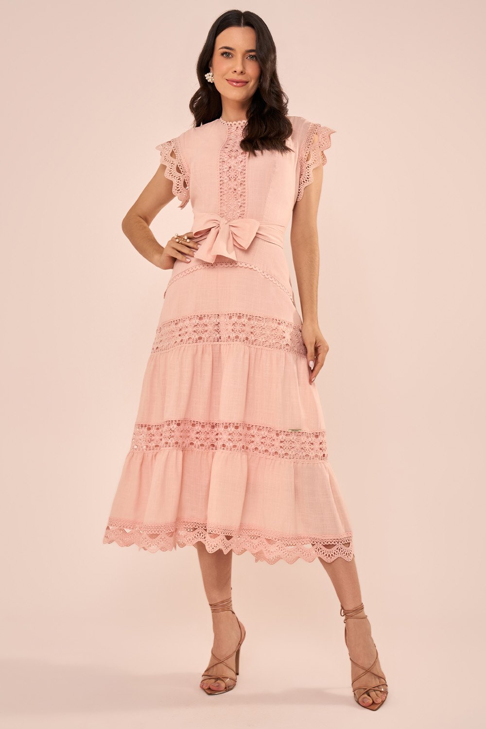 Vestido Midi Evasê com Guipir Vazado na Barra Rosa - Fascinius