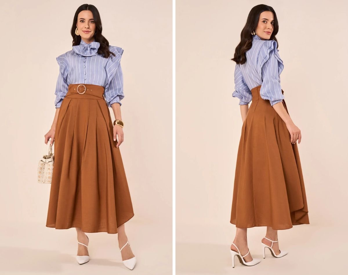 modelo com saia evase e blusa azul