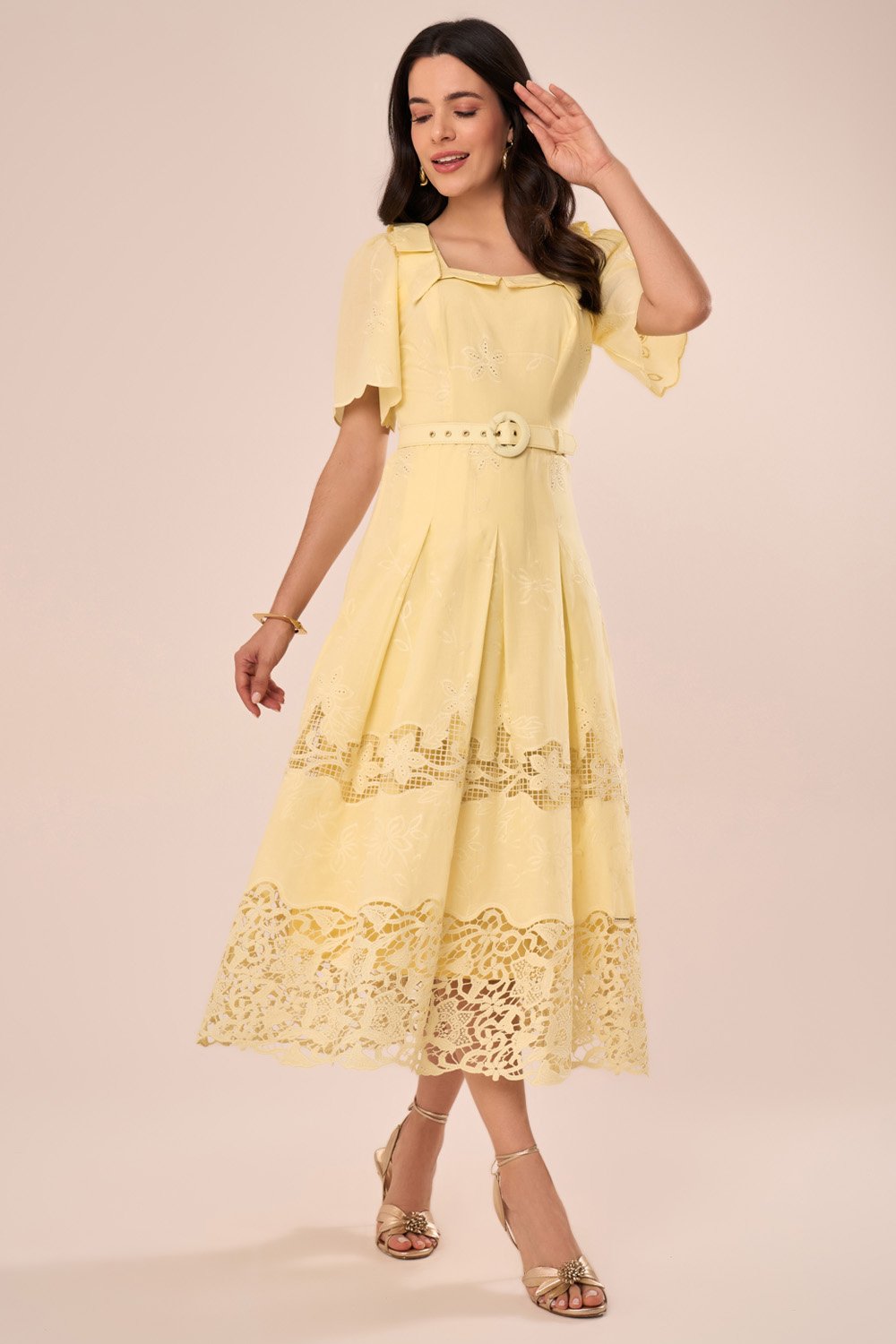 Vestido Midi com Pregas, Mangas Princesa e Laços nos Ombros
